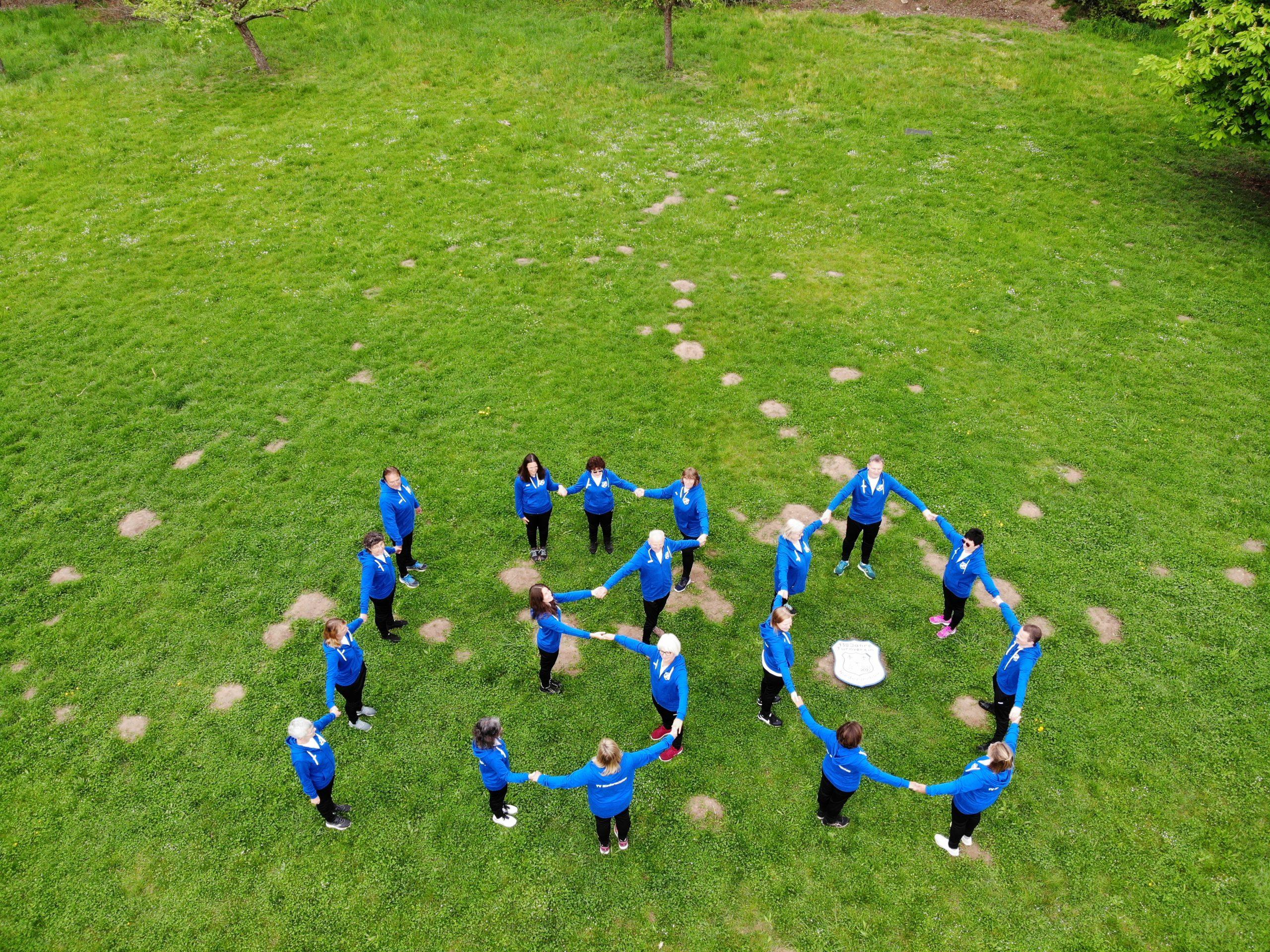 Drohnenbild 130 dargestellt mit Menschen