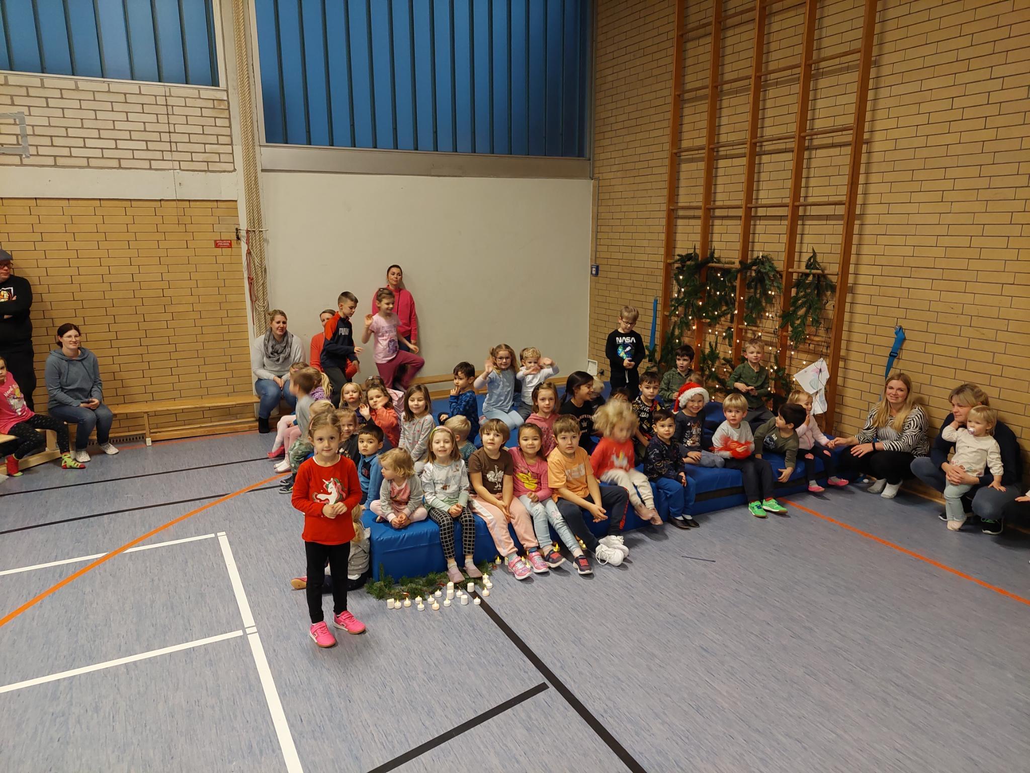 Alle Kinder beim Nikolausturnen 2023