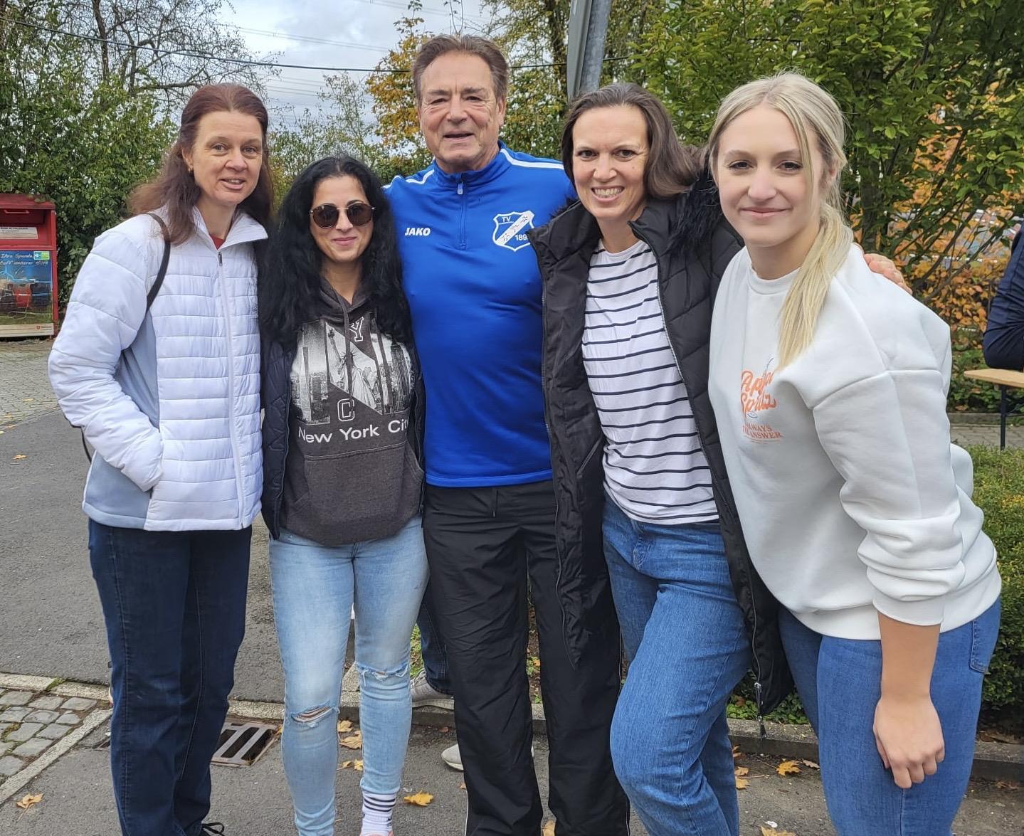 Team des TVN beim Schubkarrenrennen