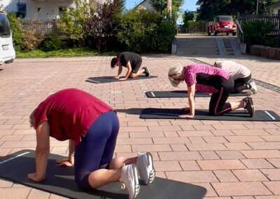 Beckenbodentraining Katzenbuckel machen