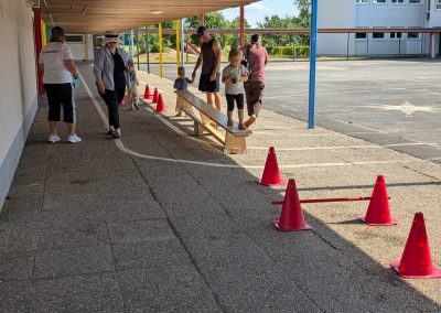 Eltern-Kind- Turnen im Sommer draußen