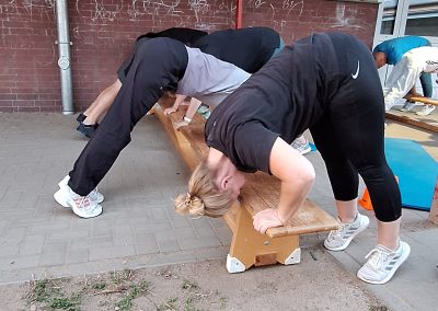 Pushups an der Langbank